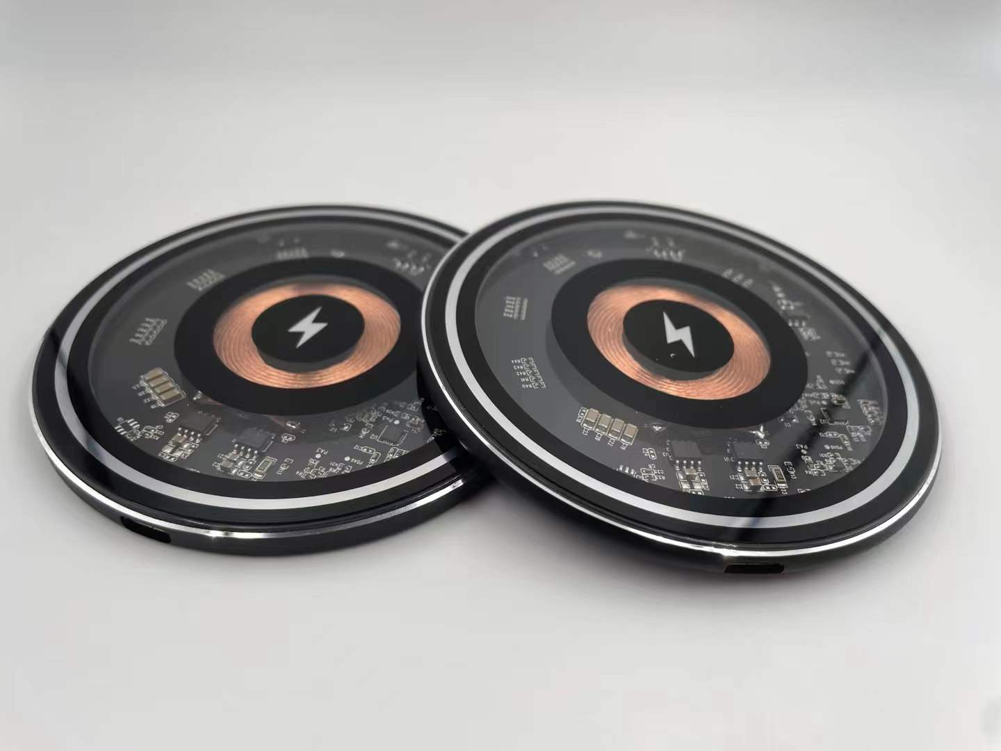 15W Mini Fast Wireless Charger – Ultra-Slim Round Charging